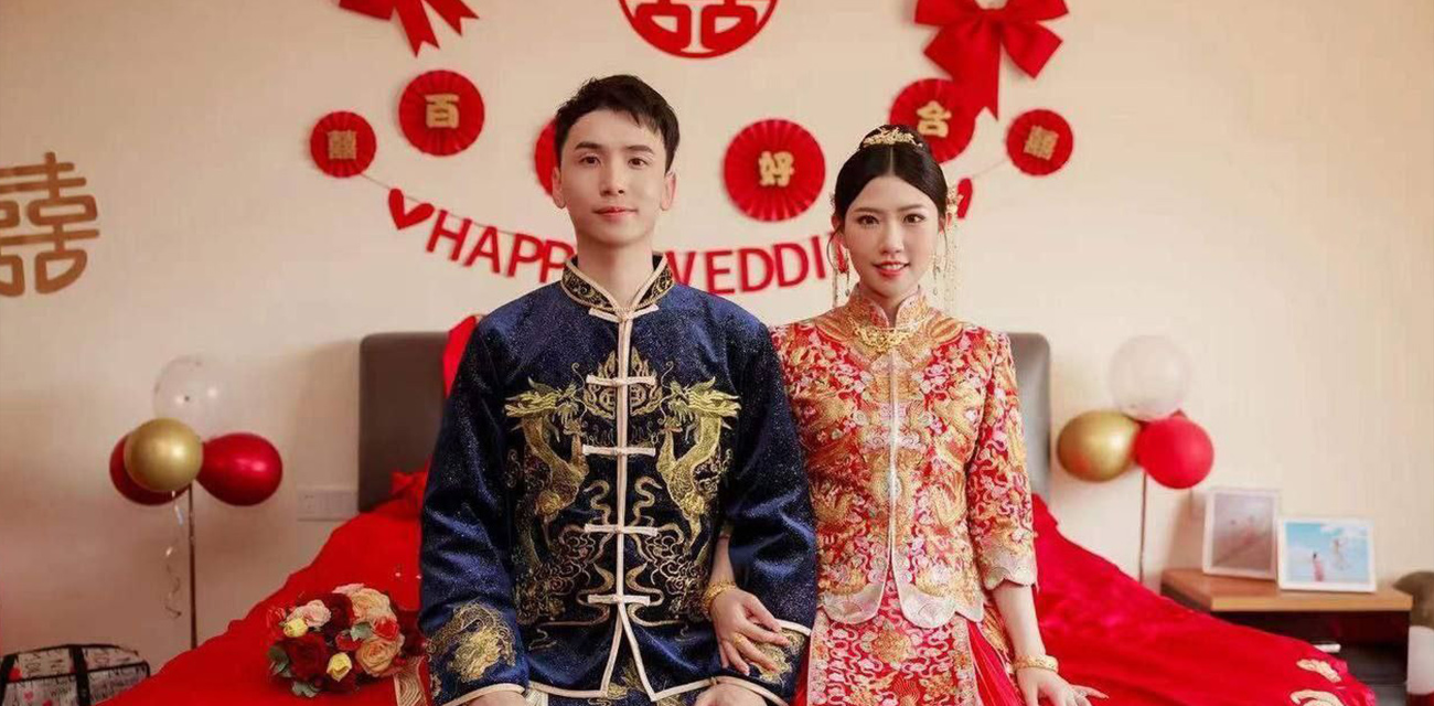 广州朋友老婆偷情黑人 小脸扭曲成淫荡模样 逼水流了一地