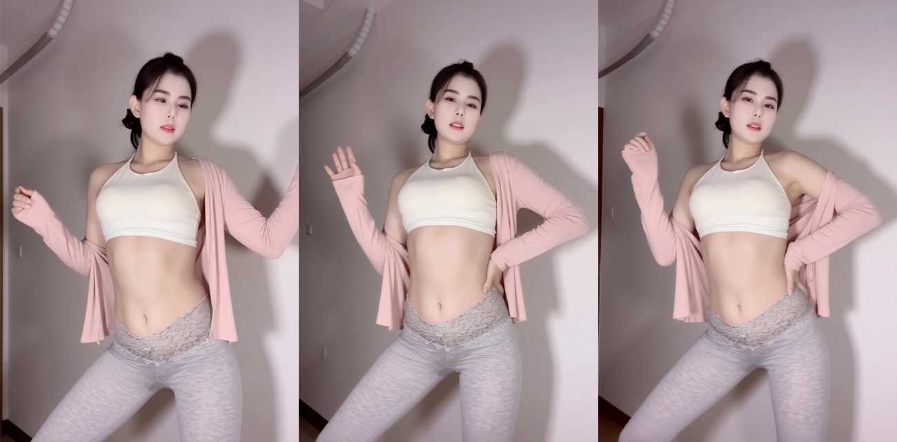 抖音百万网红小含含大尺度视频流出 看似清纯可爱实则淫荡无比 各种性暗示热舞