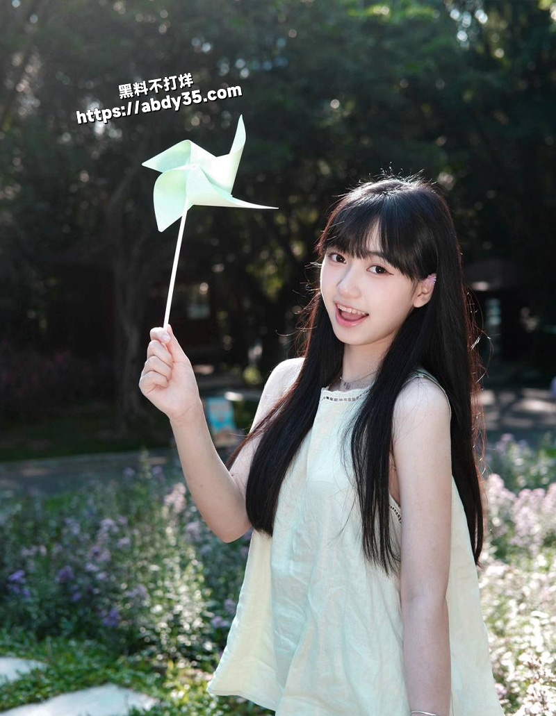 手机保存其他女生照片.jpg7