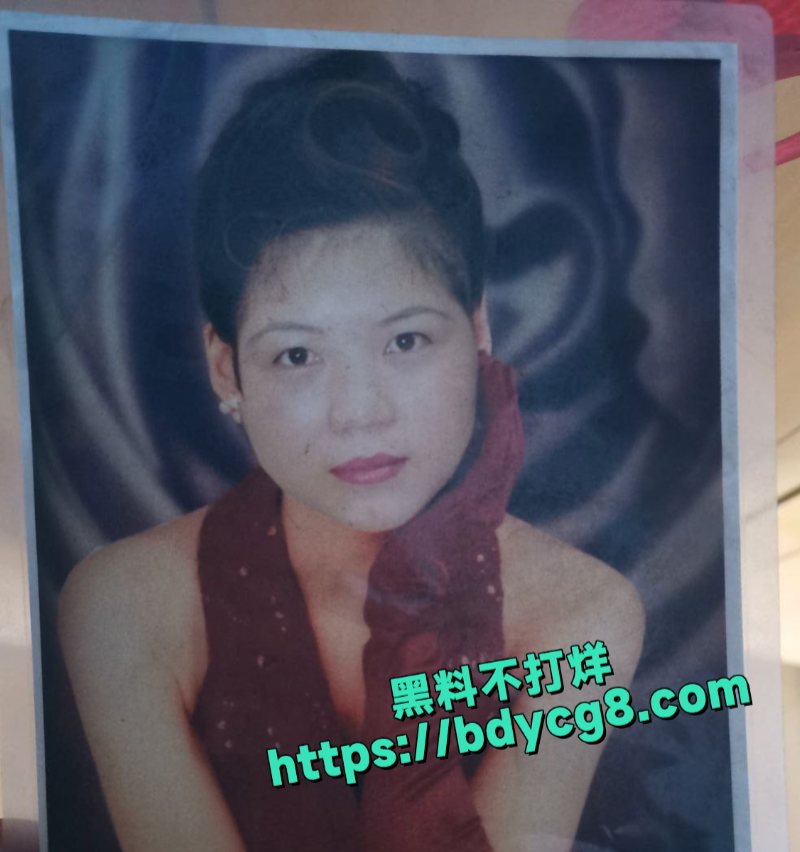 扬州大孝子趁爸爸出差用手机熄屏软件偷拍肥母老妈梁燕霞洗澡2