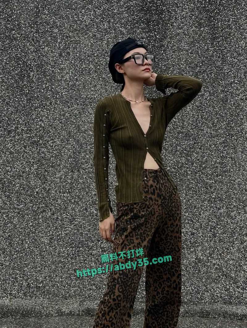 高颜值短发巨乳模特儿9