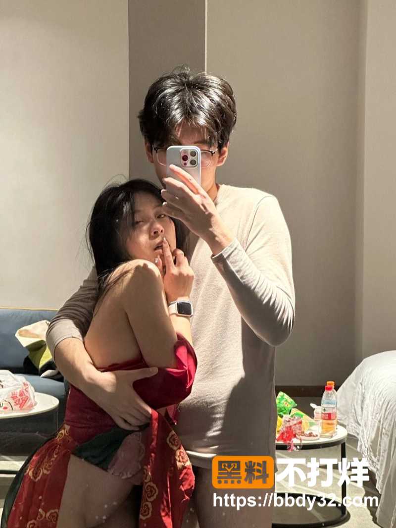 天津那个反差眼镜妹4