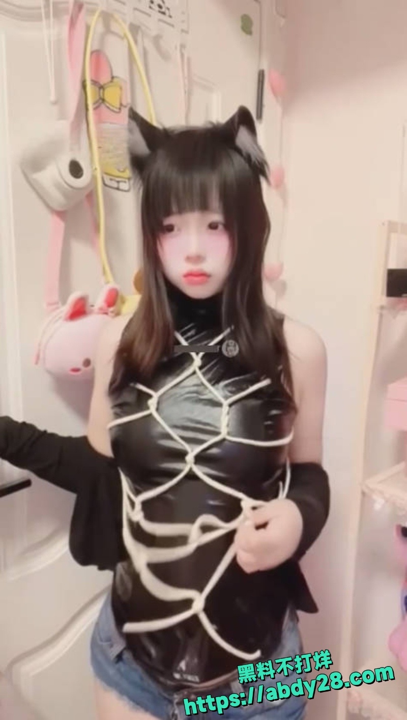兔宝大人着急尿尿视频2