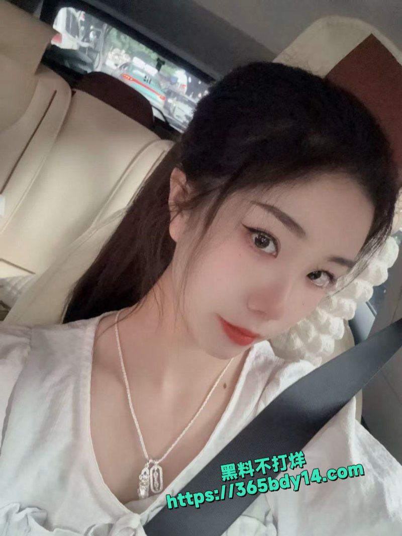 成都杨琴一边给男友发漏点图片勾引背地里还和别的狗男人做爱7