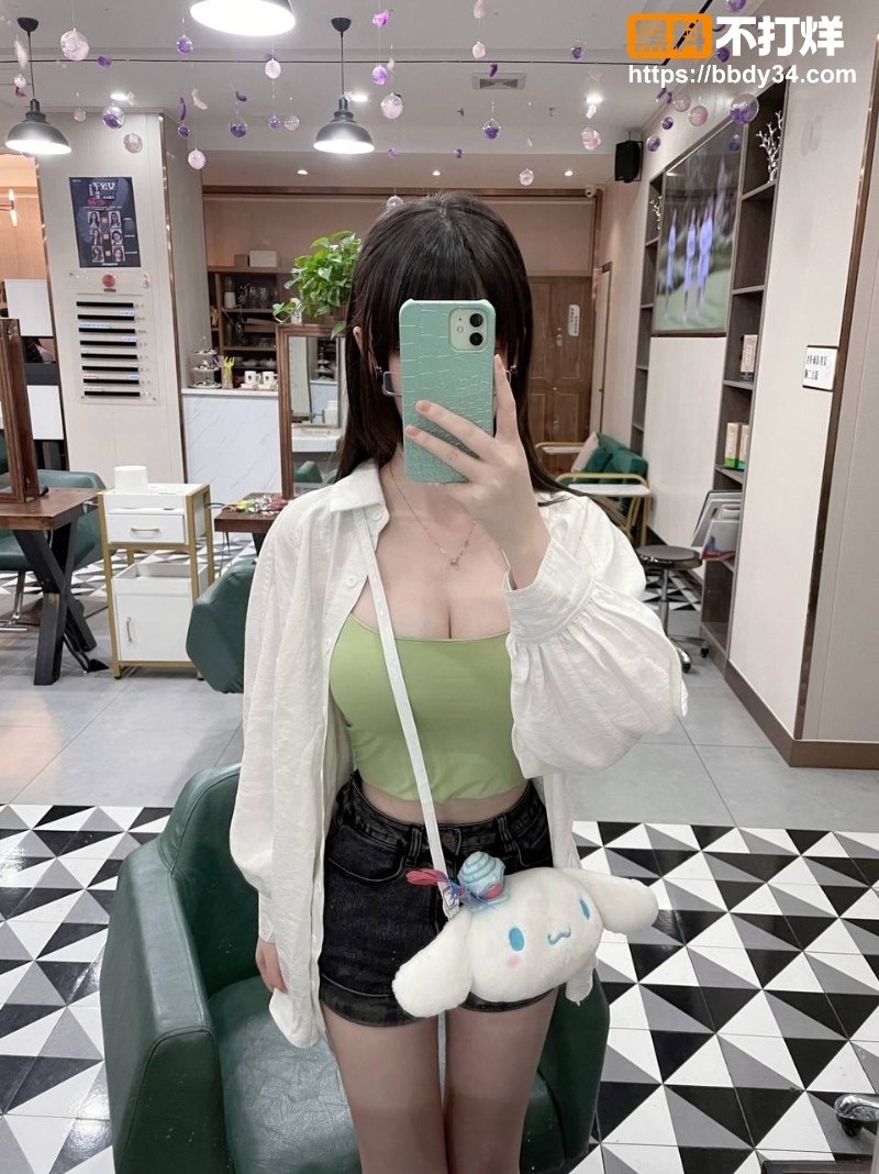 一色雨漫展自己拉帘子事件3