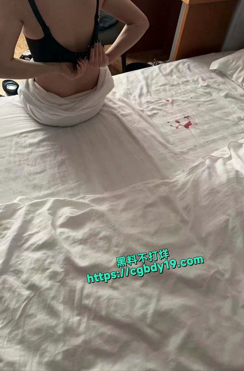苏州科技大学04年女学生馨馨 勤工俭学，出卖第一次9