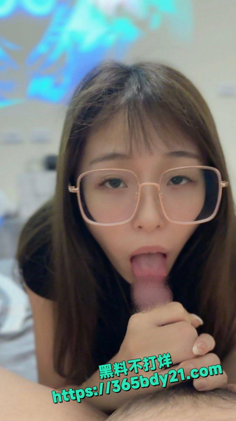 推特高颜值反差婊黄芮芮 9