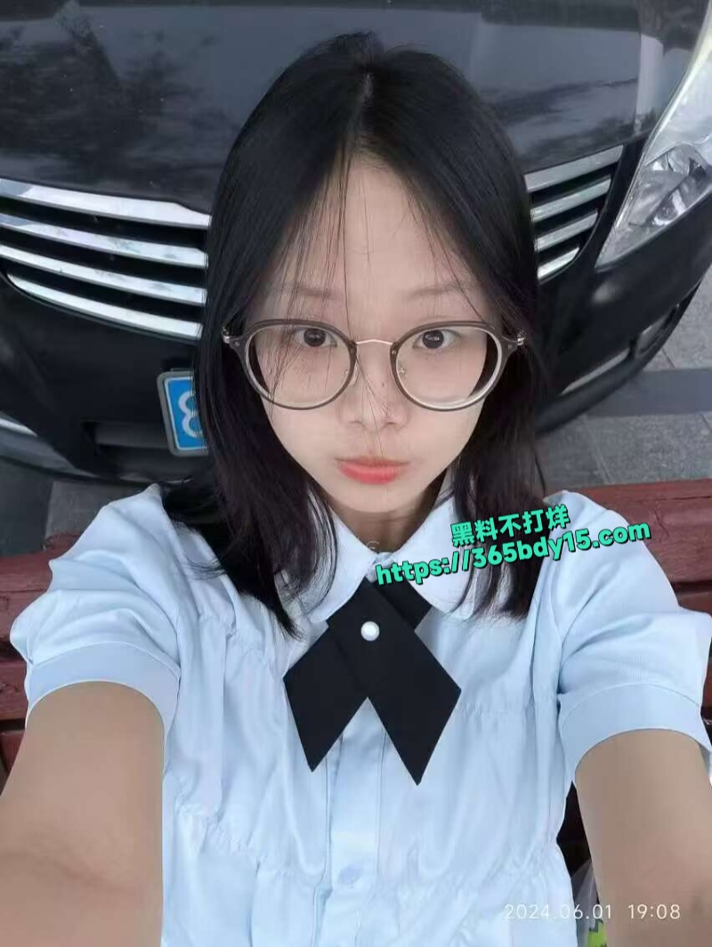 眼镜反差婊学生妹