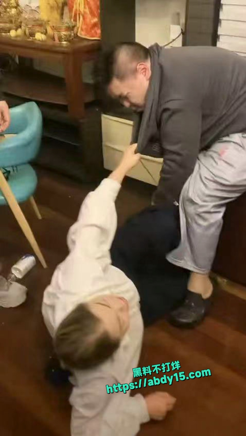 大妈化身女王调教男奴 8