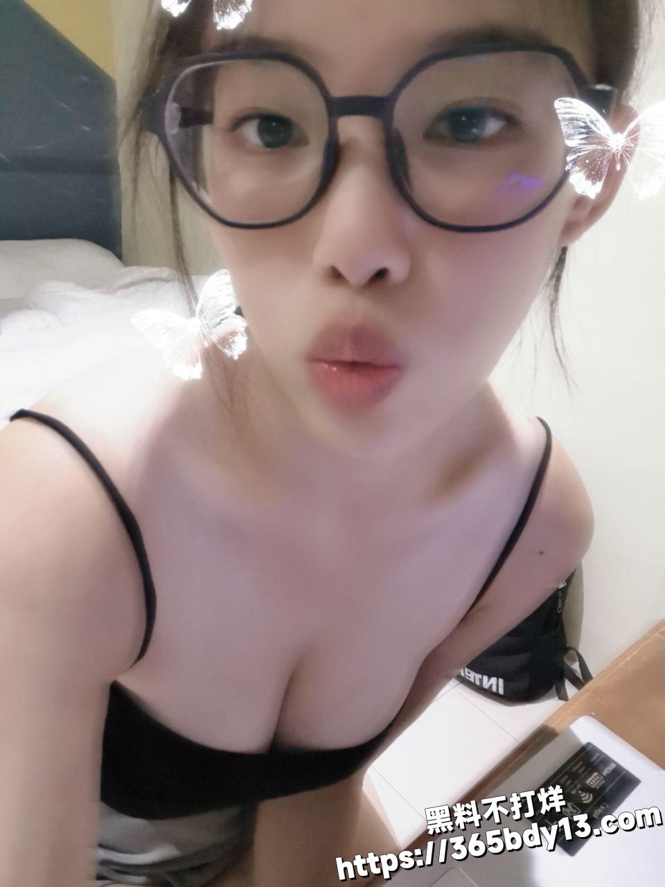 眼镜妹泄密1