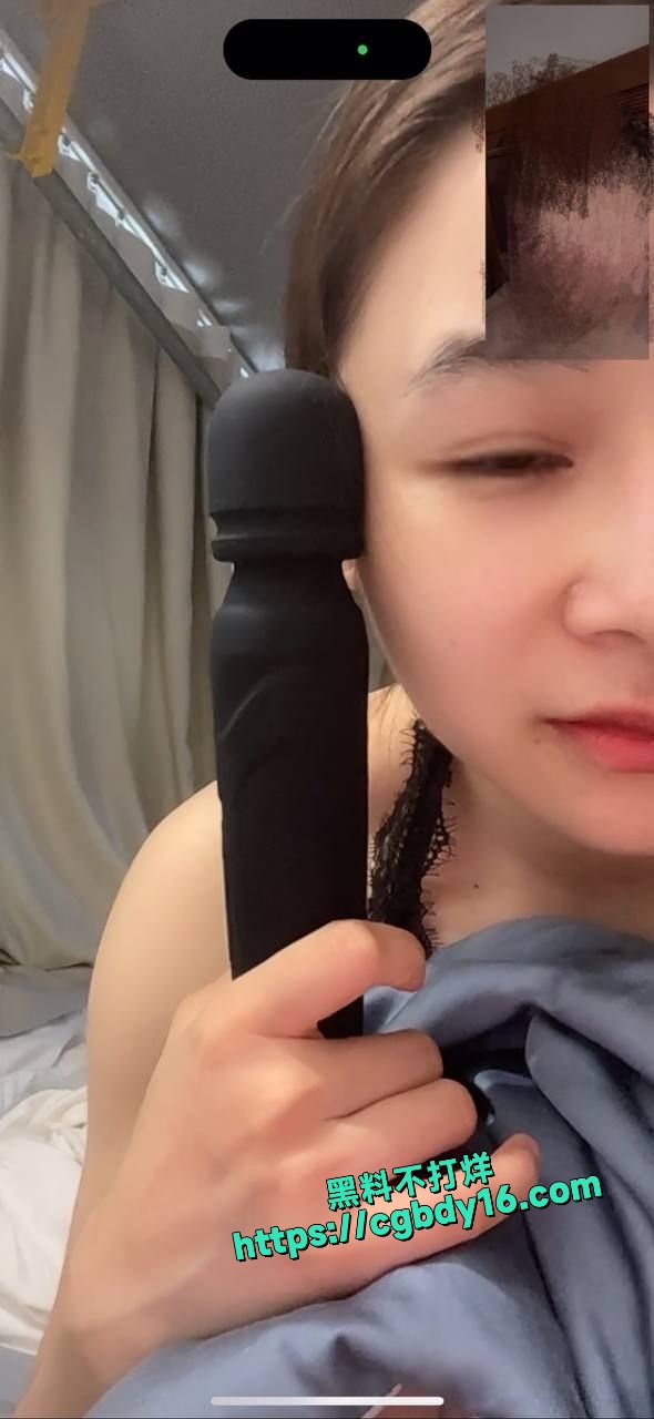 小少妇吴侨雯 老公常年出差在外能和网友裸聊自慰解决4