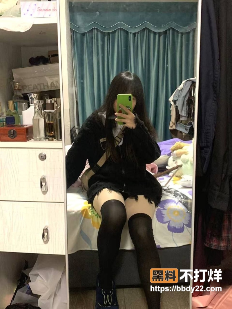 贵州女大反差母狗敖前克4
