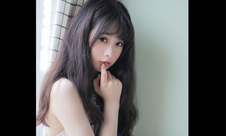 【原创首发】（9）原创、海边的暧昧，想探寻⼤胸表妹的私密地带，甚⾄想在海边强奸她。。。16p