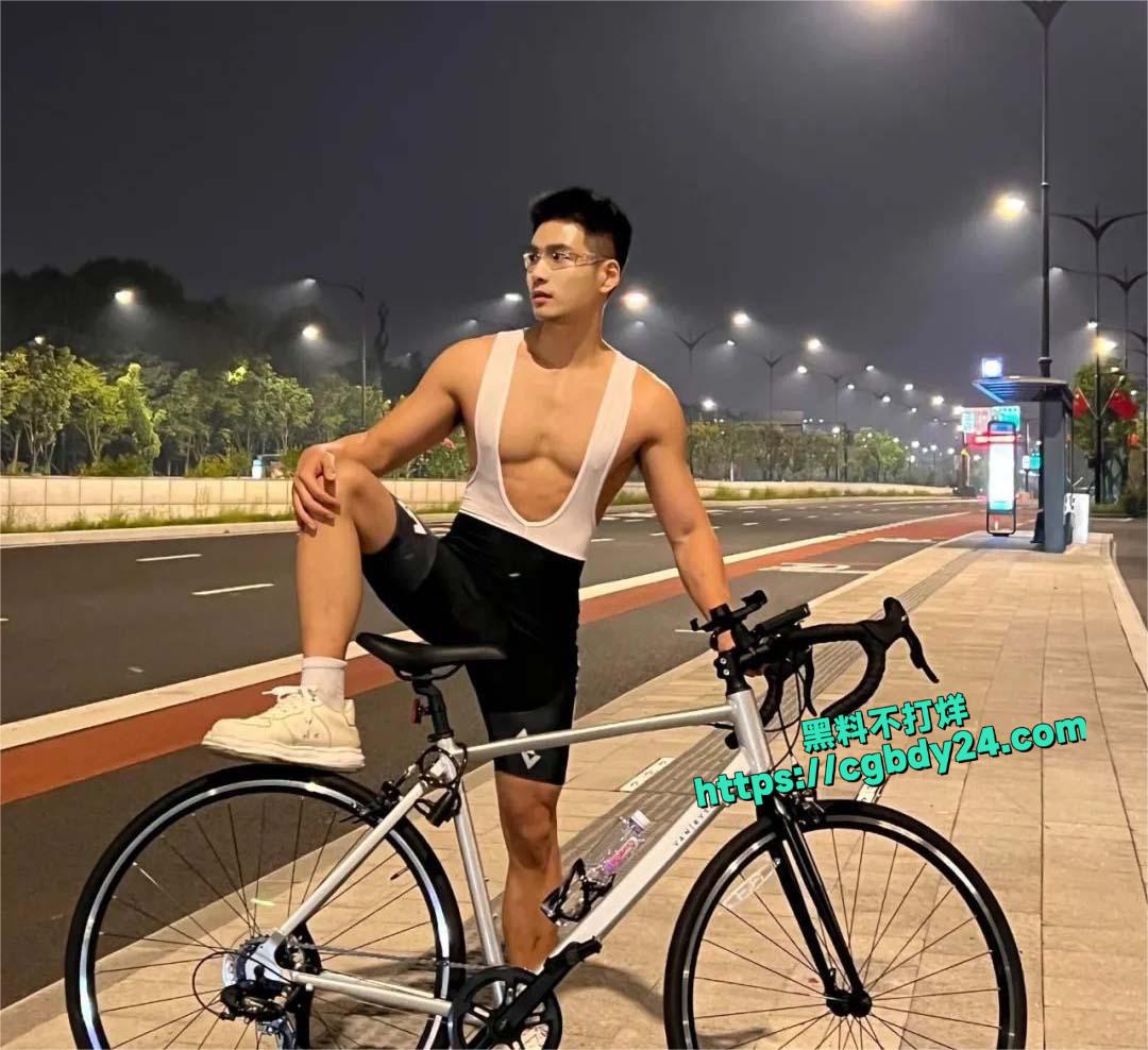 男子远骑10