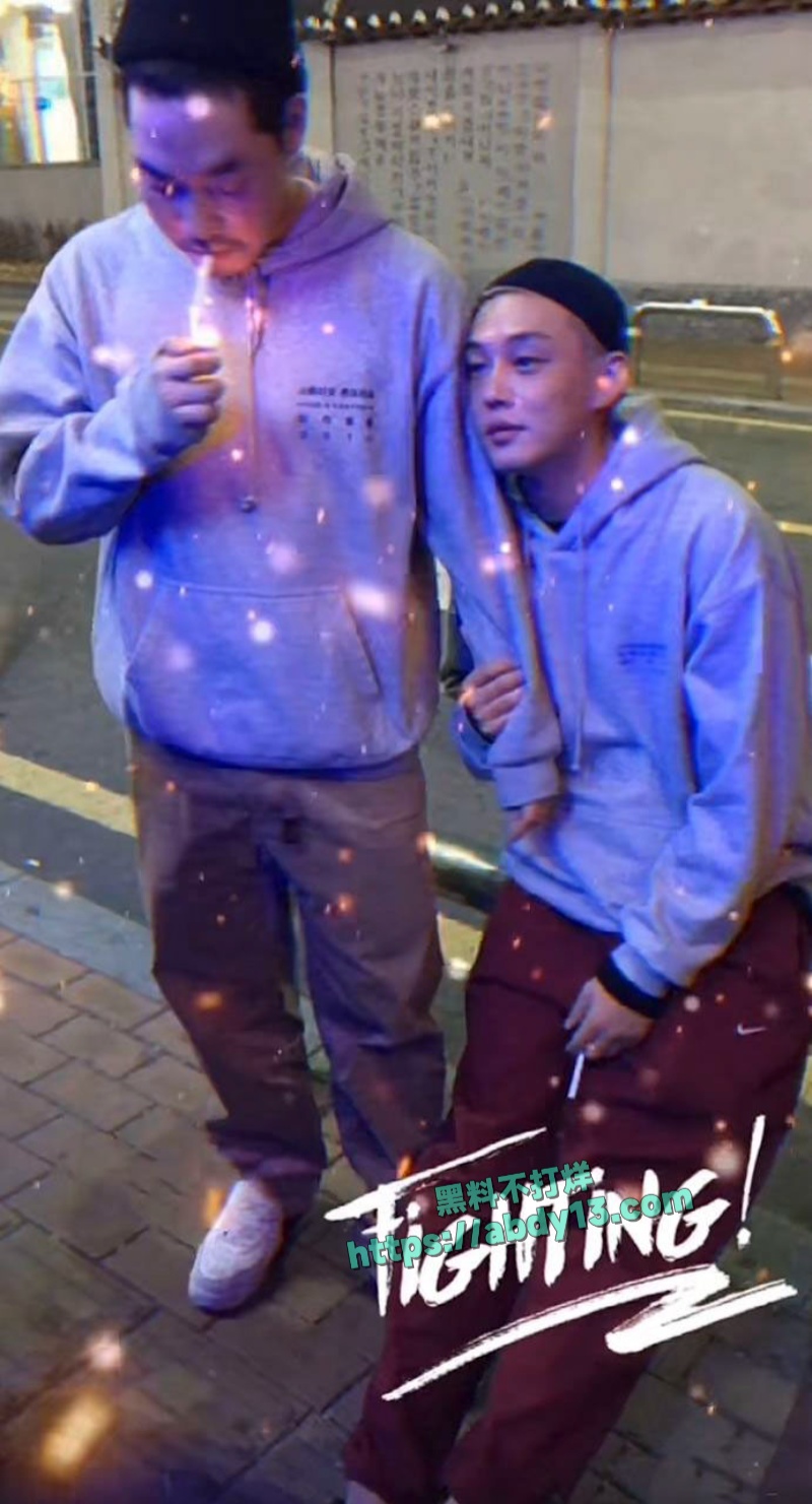 韩国影帝刘亚仁现身上海男同酒吧 29
