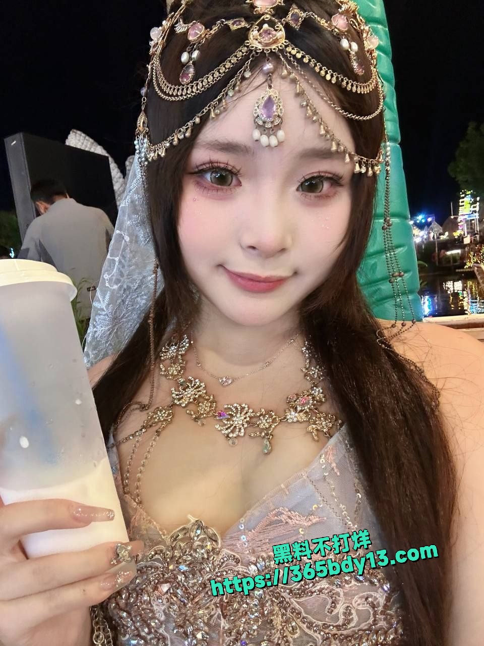 47万粉丝美女网红洛宝 5