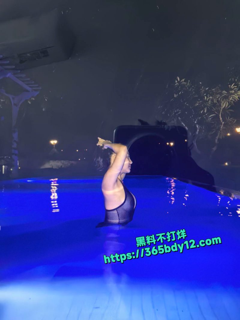 广东湛江富婆包养壮年小伙野外露出3p22