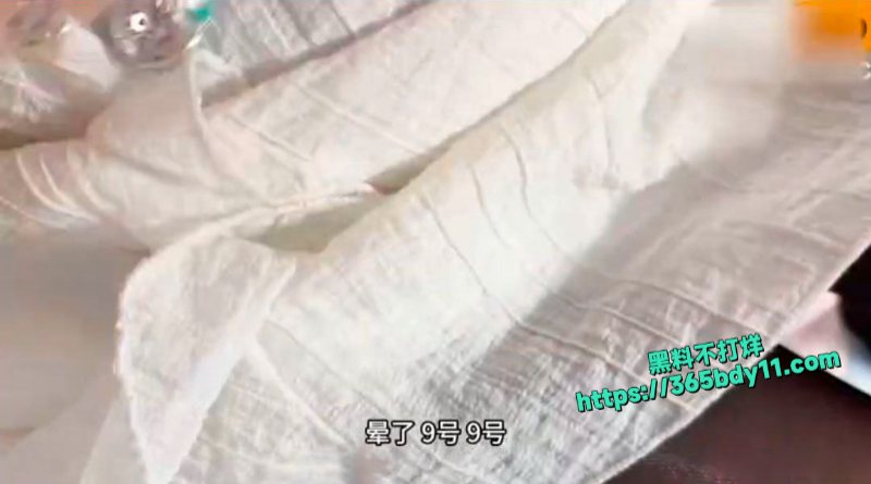 女儿一边跟男朋友打游戏一边被父亲操喷水1