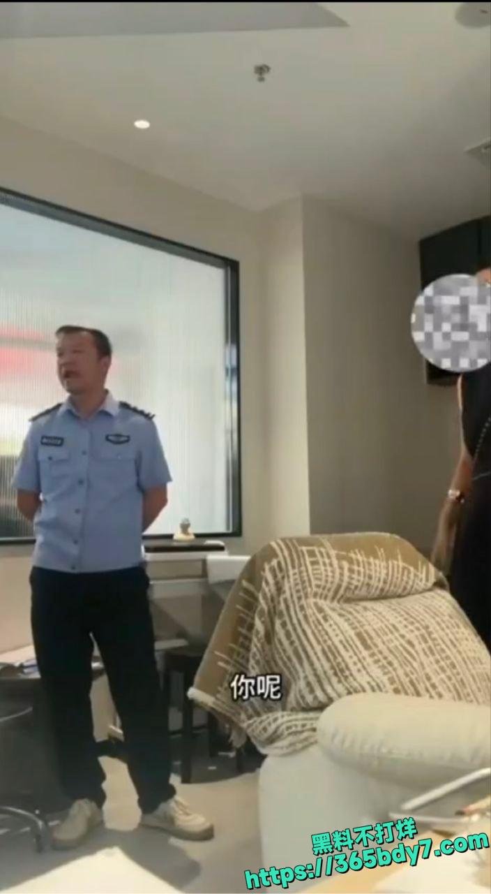 女顾客洗头因毛巾碰脖子喊性骚扰3