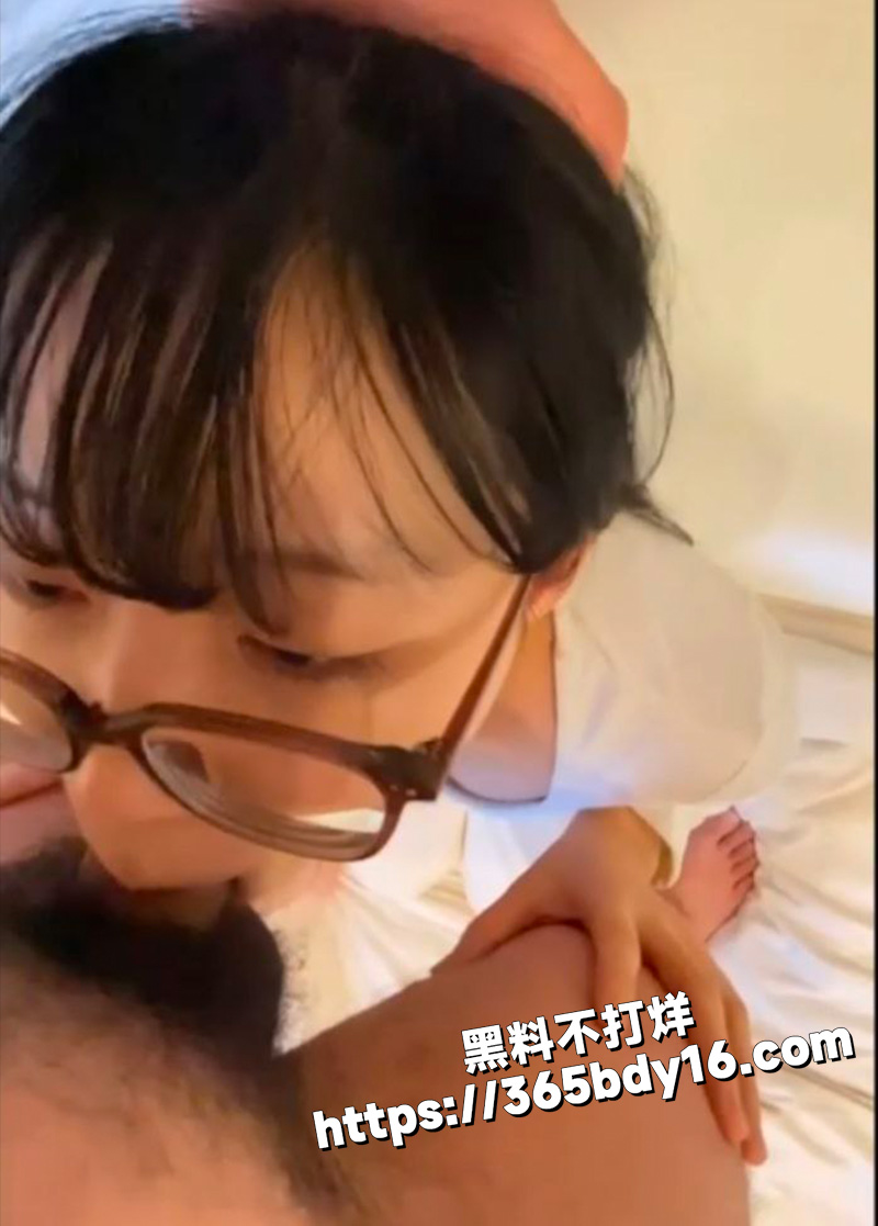 天上飞机高 地上眼镜骚6