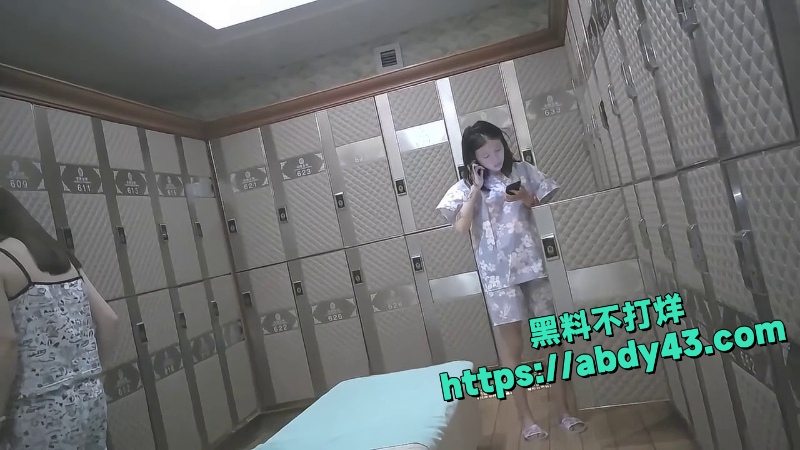漂亮少妇浴室全裸 2