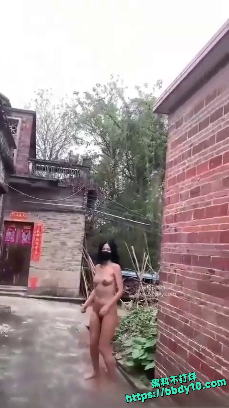 顶级反差婊网红 街头全裸古镇1