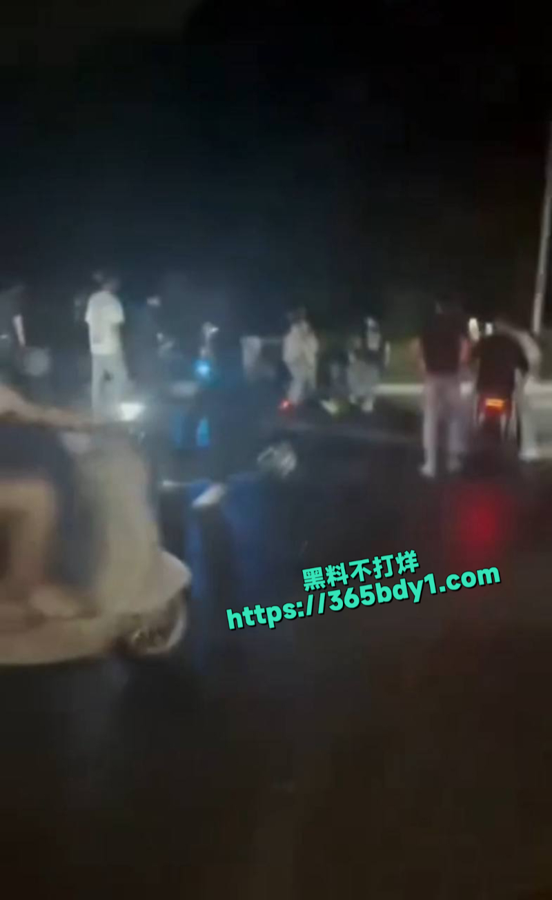 江西万载霸凌者被打4