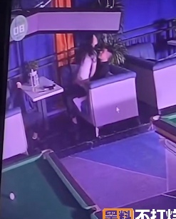 在台球厅打针2