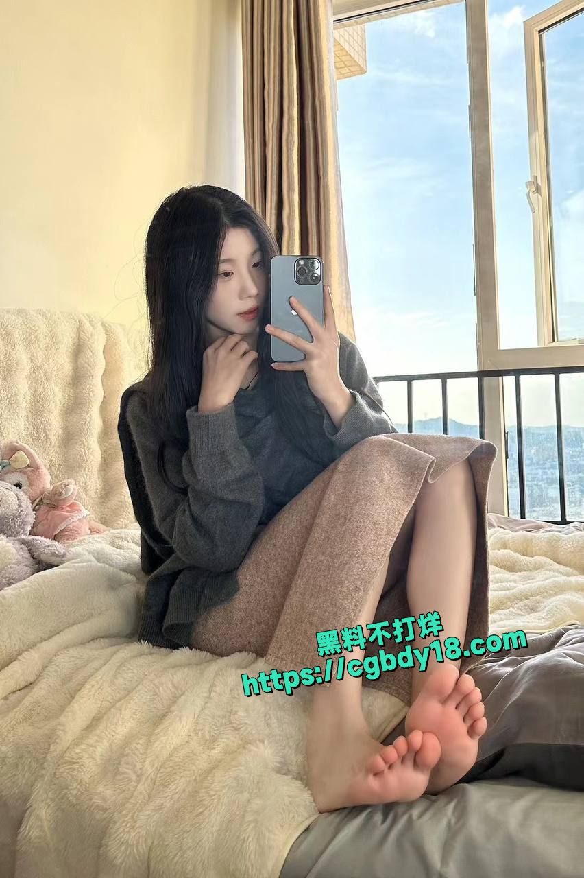 极品高颜值美腿玉足反差少女14