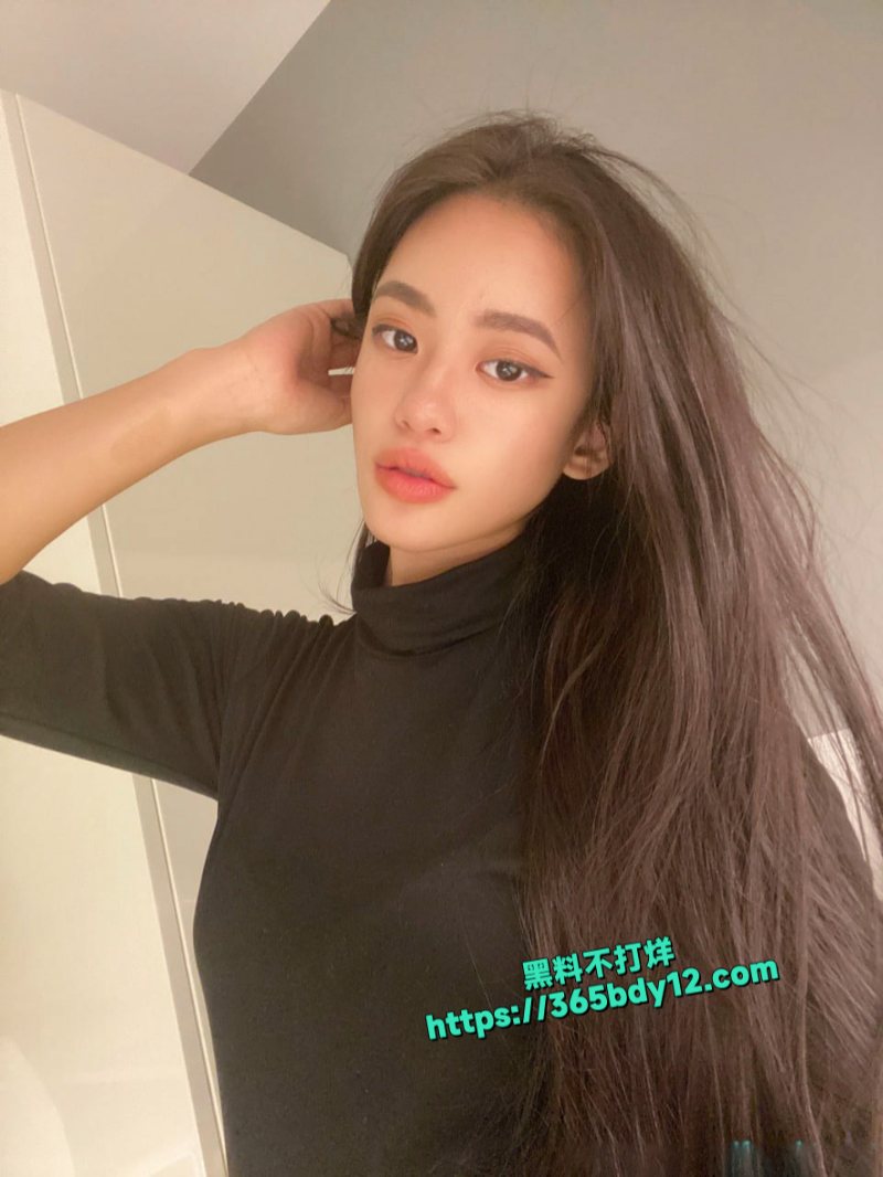 Onlyfans顶级身材Lichang罕见全裸自慰翻白眼6