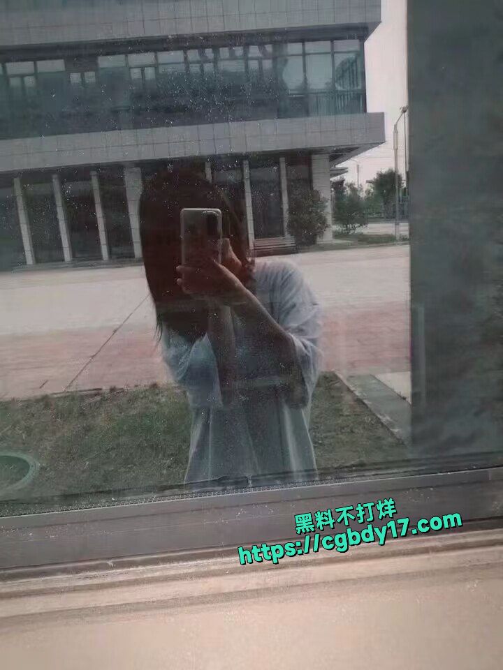 裸贷妹子蒋欣 微借款定制视频口叼内裤摆拍自慰抠出血5