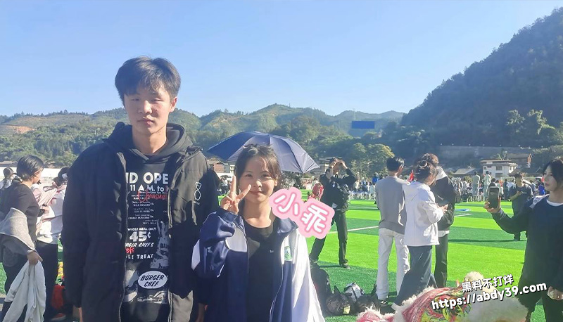 贵州母狗女高吴龙情.jpg13
