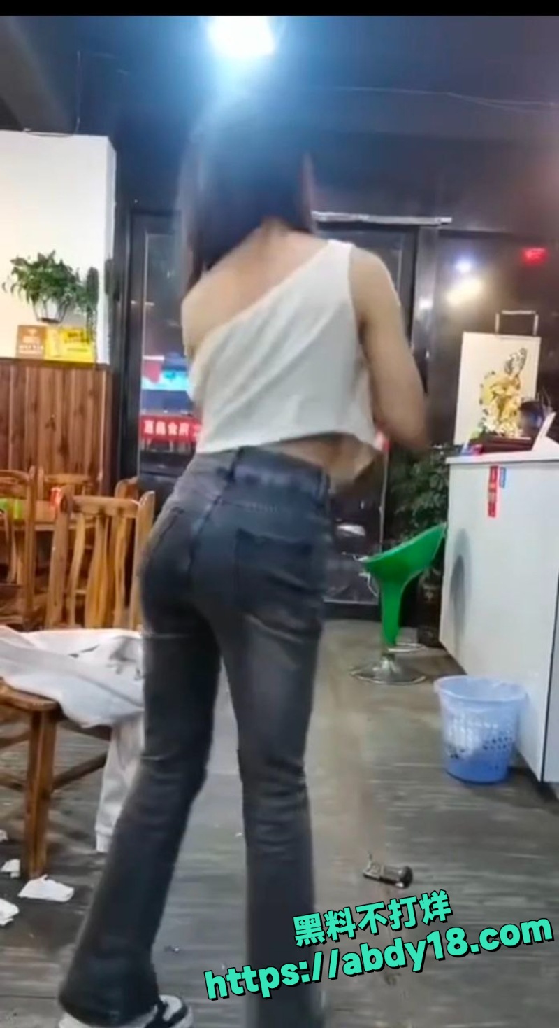 凯里女孩聚会脱衣全过程1