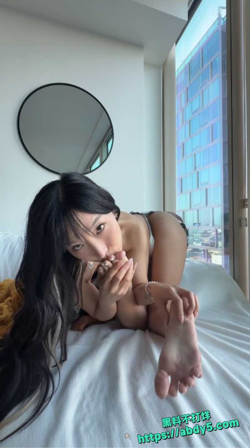 ElleLeeYoshibaby女同互舔视频 5