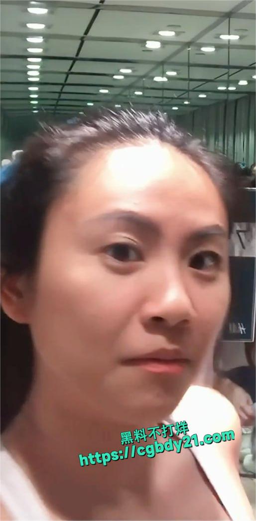 身材超正混血女神和闺蜜试衣间换衣