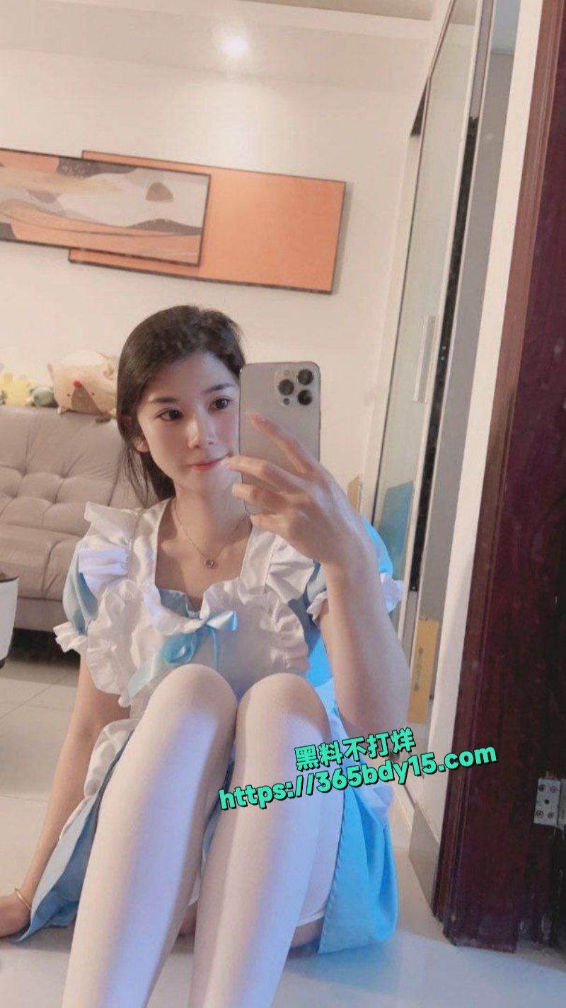 俏皮可爱学生妹性感制服勾引男友2