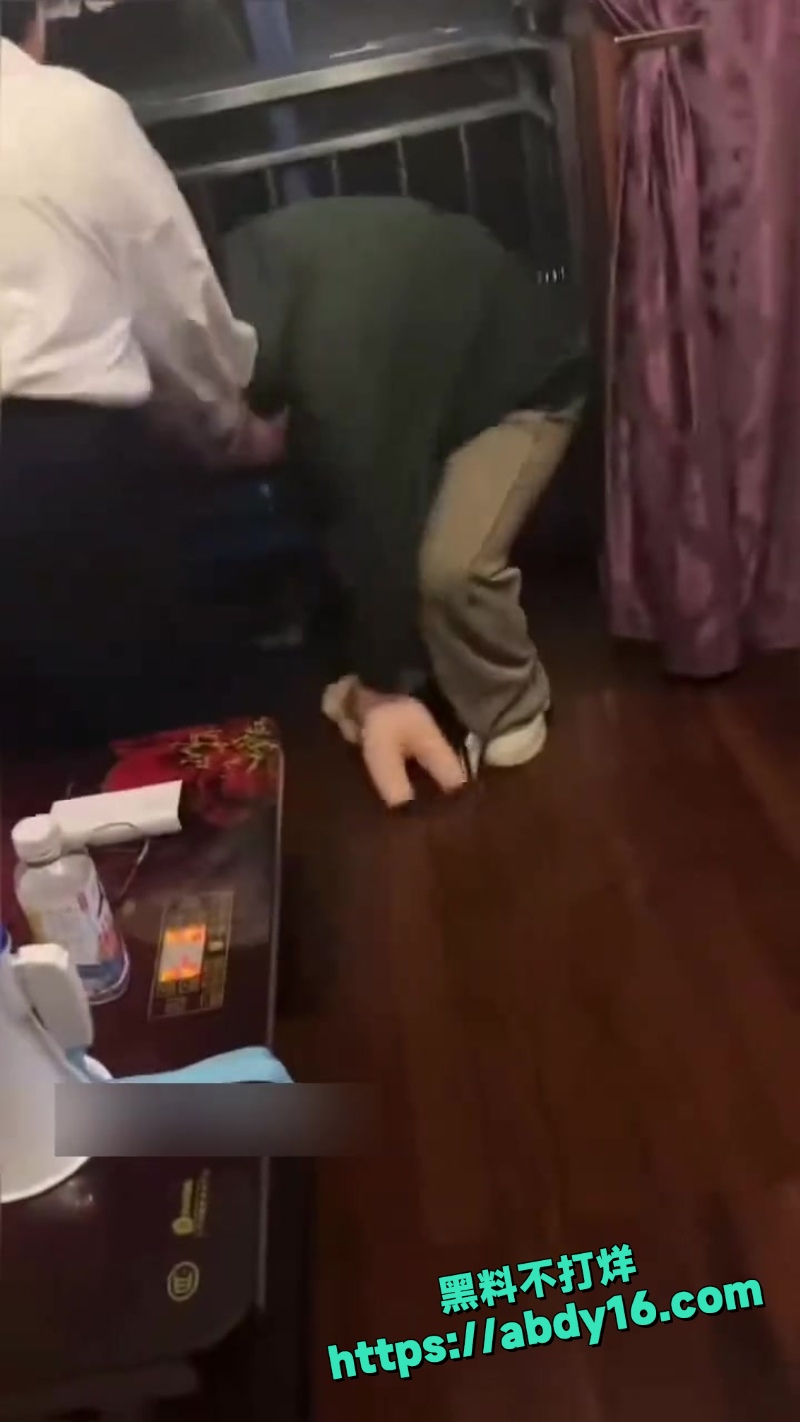 飞机杯被妈发现当场摔碎 6