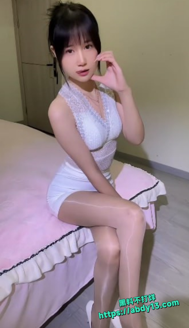 快手高颜值网红小啊美老师4