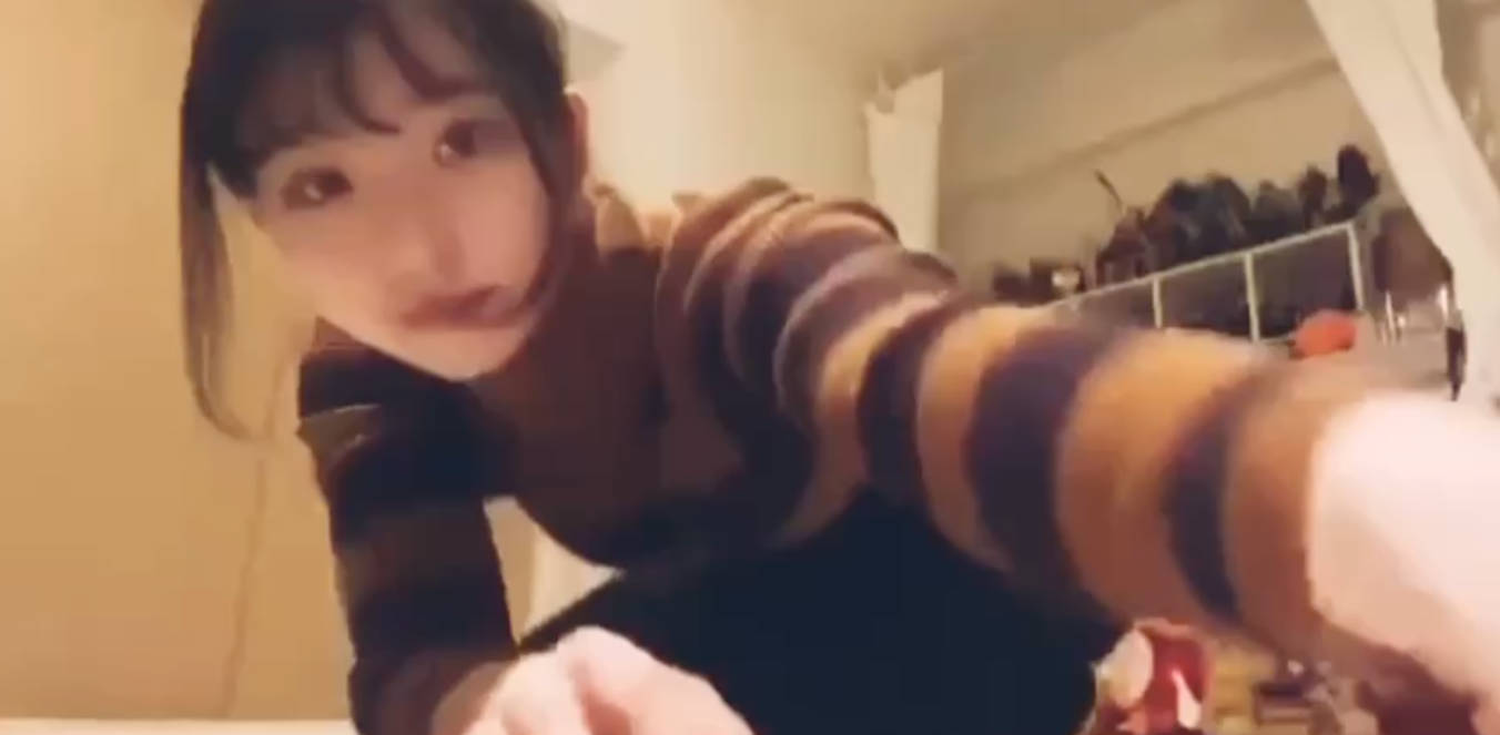 【新奇视频】小姐姐给你来个大回环