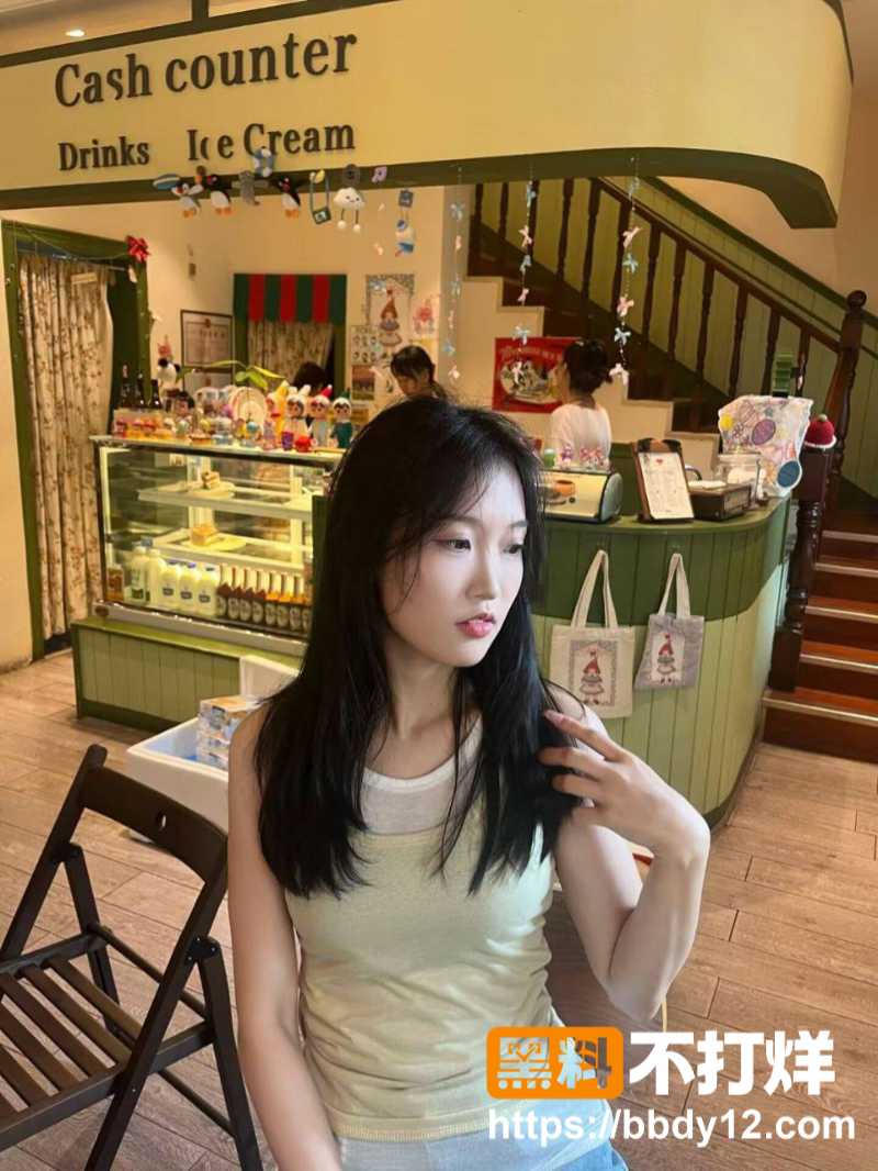 浙江肥臀女友朱芳兰被各种后入。3