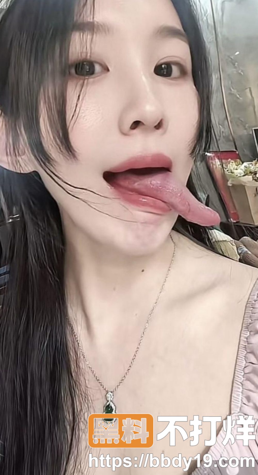 抖音长舌头姐姐口交视频流出 长舌舔假鸡巴动作超级骚4
