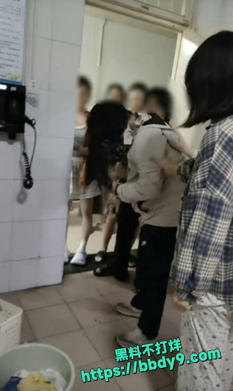华北电力大学保定偷拍事件 4