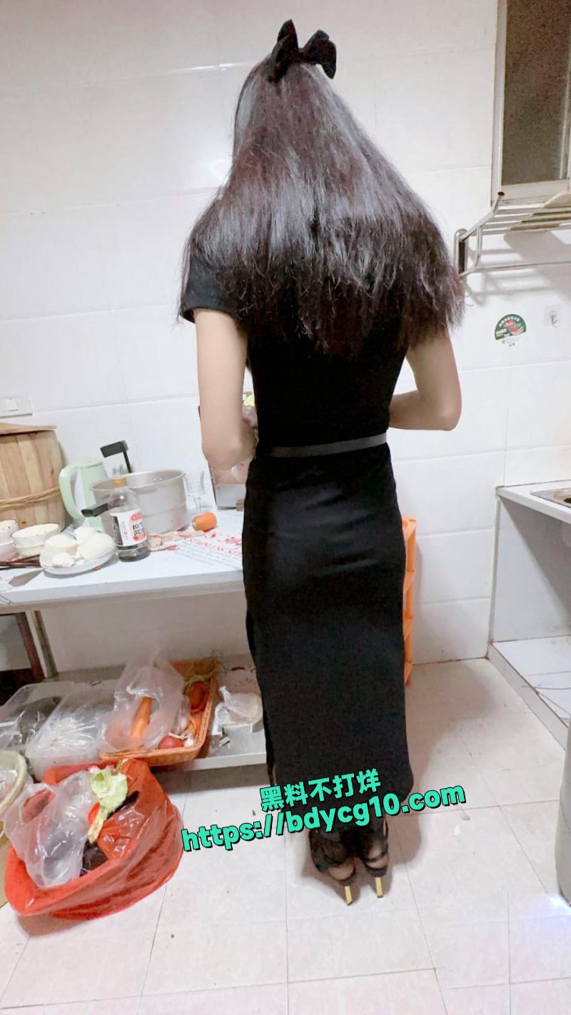 跟女儿第一次在车里操逼简直爽歪歪1