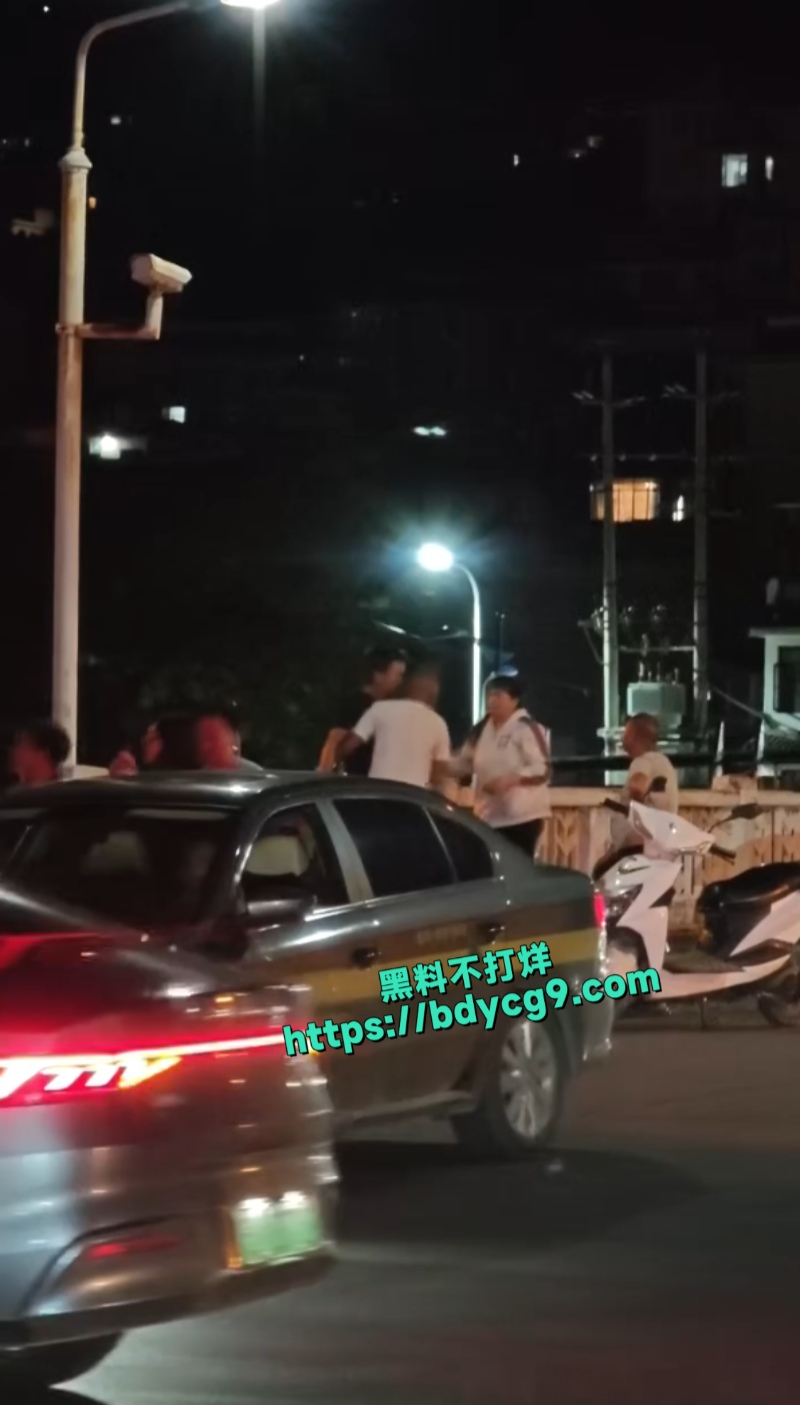 云南大理出轨被抓个正着暴打情夫2