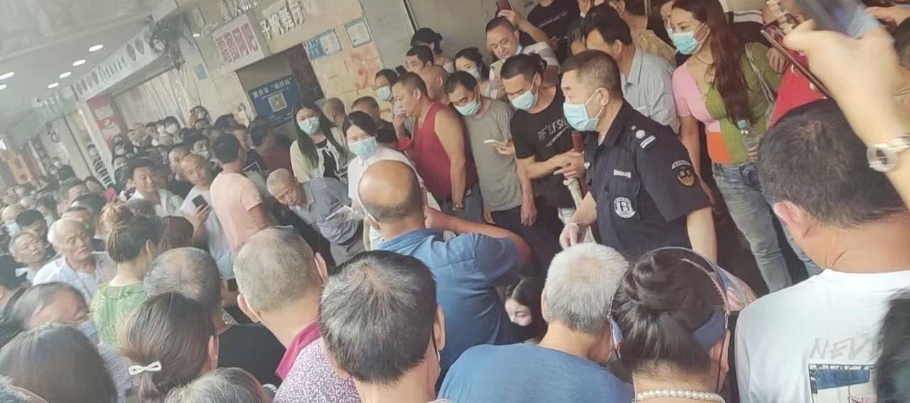 重庆杨家坪龙腾舞厅莎莎舞伤人事件
