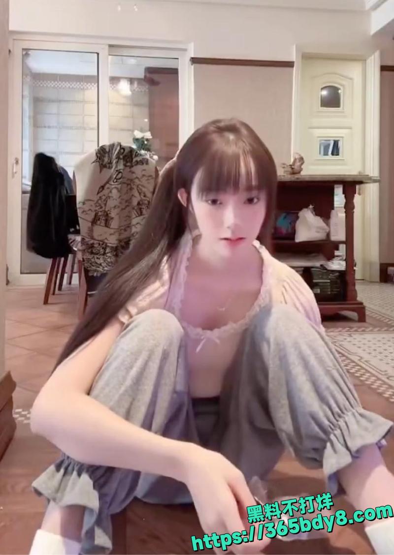 高颜值大学生反差婊开播闪现合集1