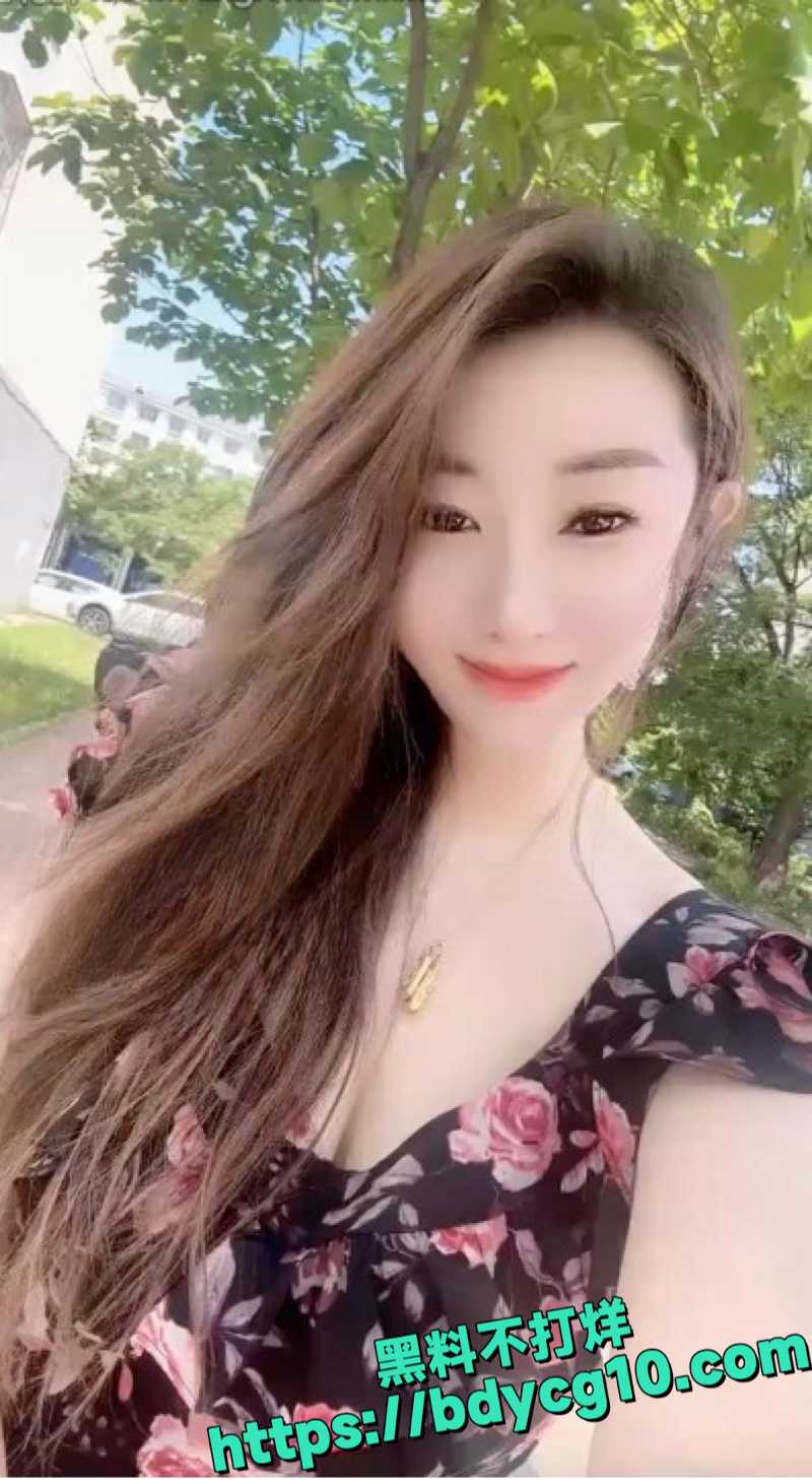 18万粉丝网红可儿私拍炸4