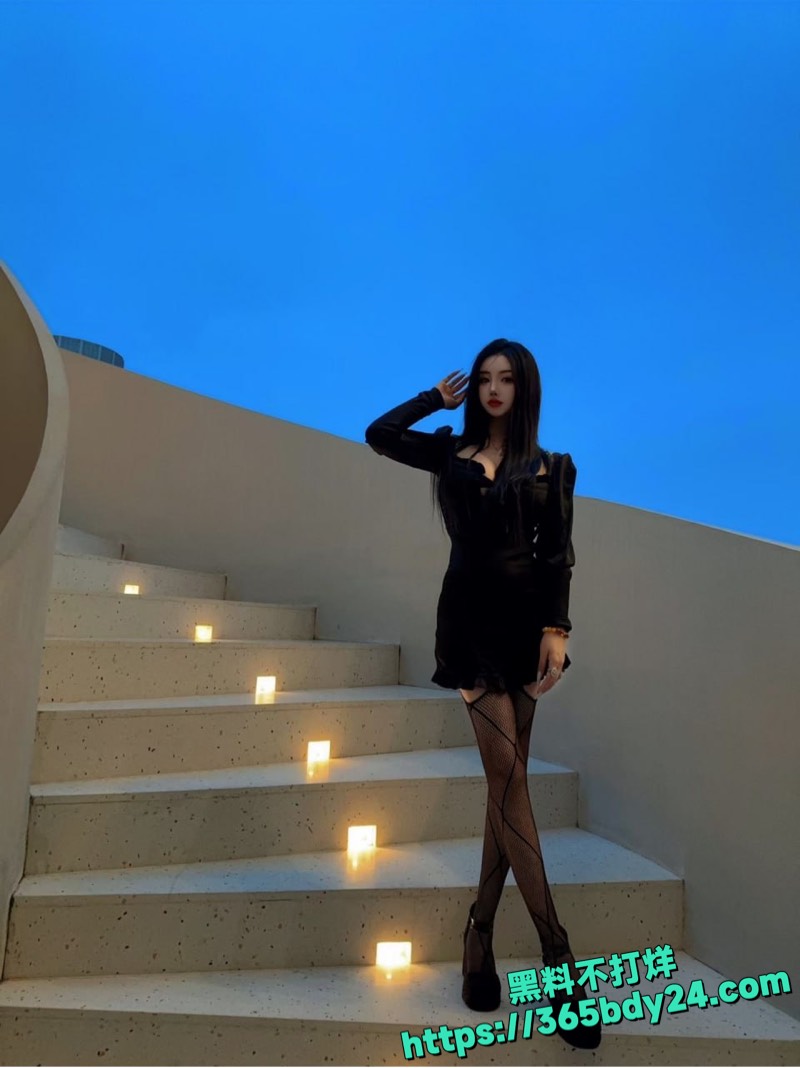 推特高颜值母狗yooheejade糖心签约模特全套私拍 巨乳肥臀反差婊金主爸爸付费调教 渴望肉棒精液
