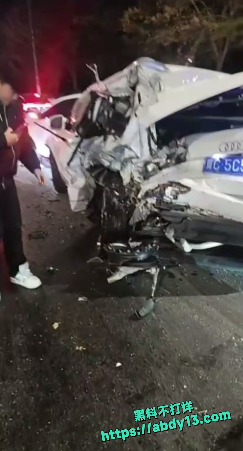 秦皇岛北环路白色SUV失控 3