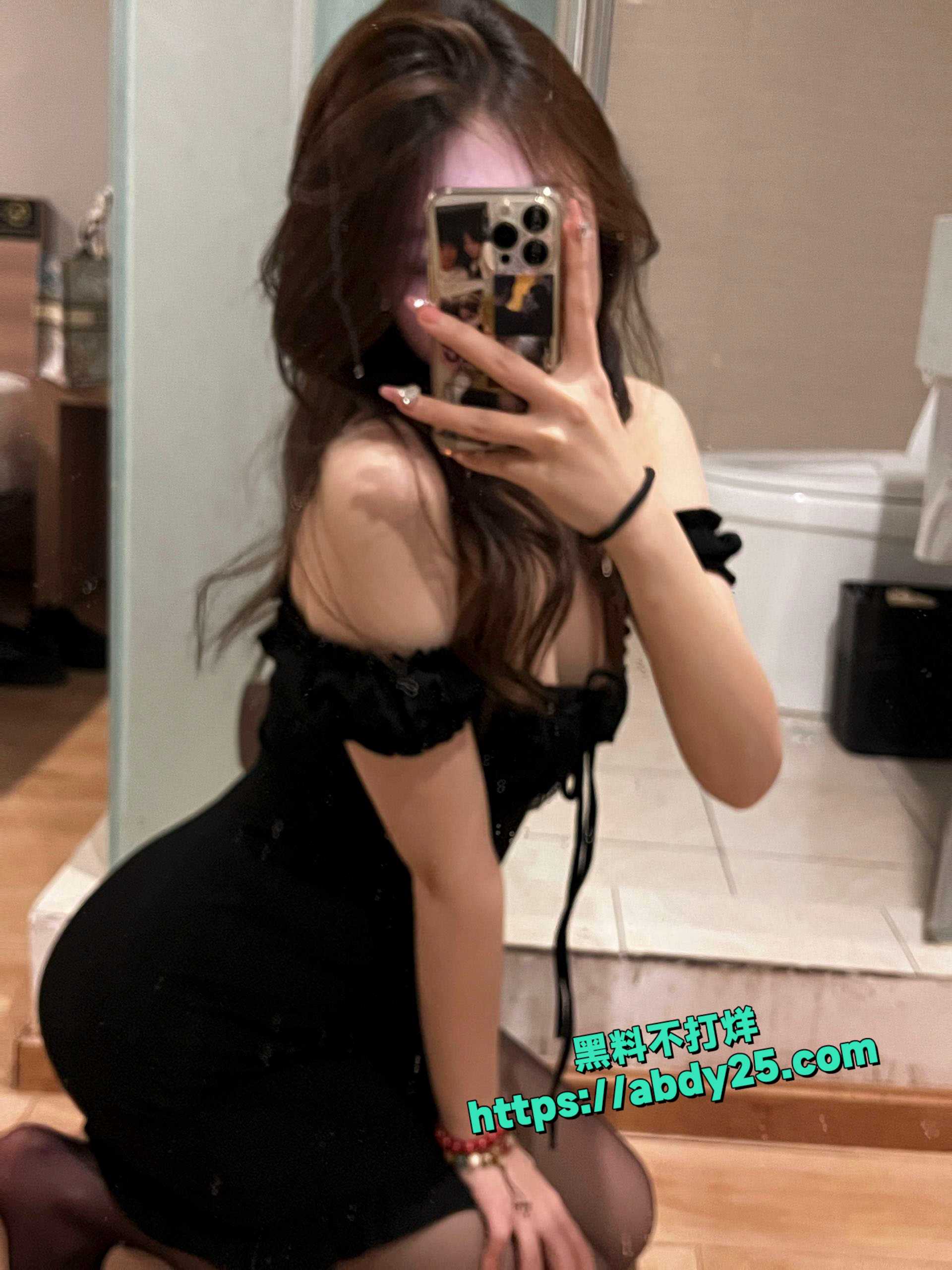 成都超乖巧在校女大学生私拍流出 3